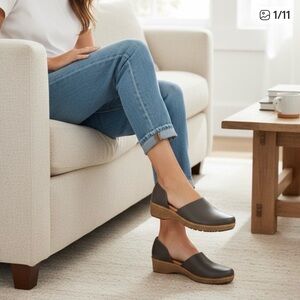 NEW SOFTWALK Addie Leather Clogs in Dark Grey 12